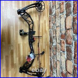 BlackOut Epic X2 Compound Bow Package / 55-70 lbs. Right Handed